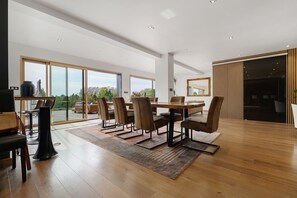 Dining - Ty Castel Guest Room 2 with Pool, Terrace and Wi-Fi (Ploeren)