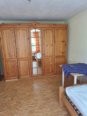 3 bedrooms, travel cot, bed sheets - Cozy vacation apartment at the Hainerhof (Grünberg)