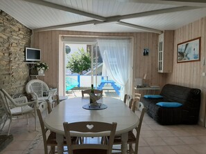 Living area - Nice Duplex with terrace in Locquirec harbour, 50M from the beach (Locquirec)