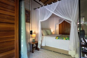 Deluxe-hus - hawaiiansk terrasse - udsigt til have | Pengeskab på værelset, skrivebord, arbejdsområde til bærbare computere