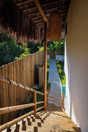 Deluxe-hus - hawaiiansk terrasse - udsigt til have | Overnatningsstedets område