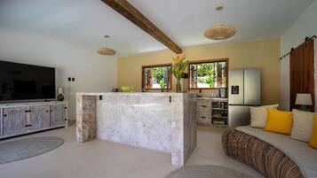 Deluxe House, Lanai, Garden View | Interior