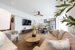 TV - Chic 1-bedroom in Greenwood /Pool plus Secure Parking (Punta Cana)