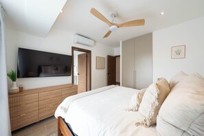 1 bedroom, iron/ironing board, Internet, bed sheets - Chic 1-bedroom in Greenwood /Pool plus Secure Parking (Punta Cana)