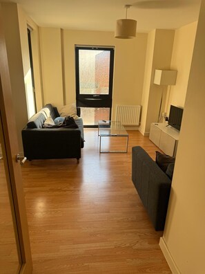 Living area - Modern 1-Bed Flat with Balcony | Willesden Green (London)