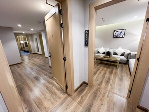 three bedrooms Suite | Desk, iron/ironing board, free WiFi - Celine Home Hotel Al Nairyah (Nairyah)