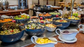 Free daily continental breakfast - ALERMO HOTEL & SPA  (Baku)