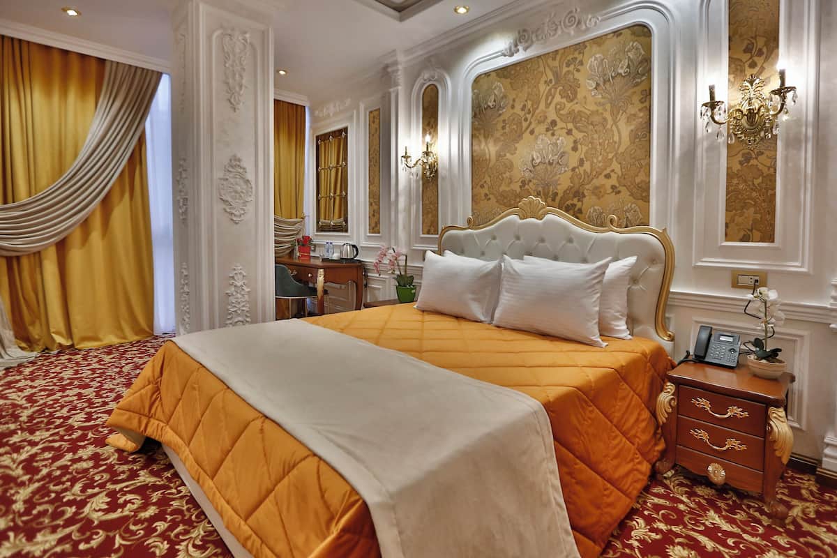 Phòng dành cho gia đình | Bàn, khu vực làm việc phù hợp cho laptop