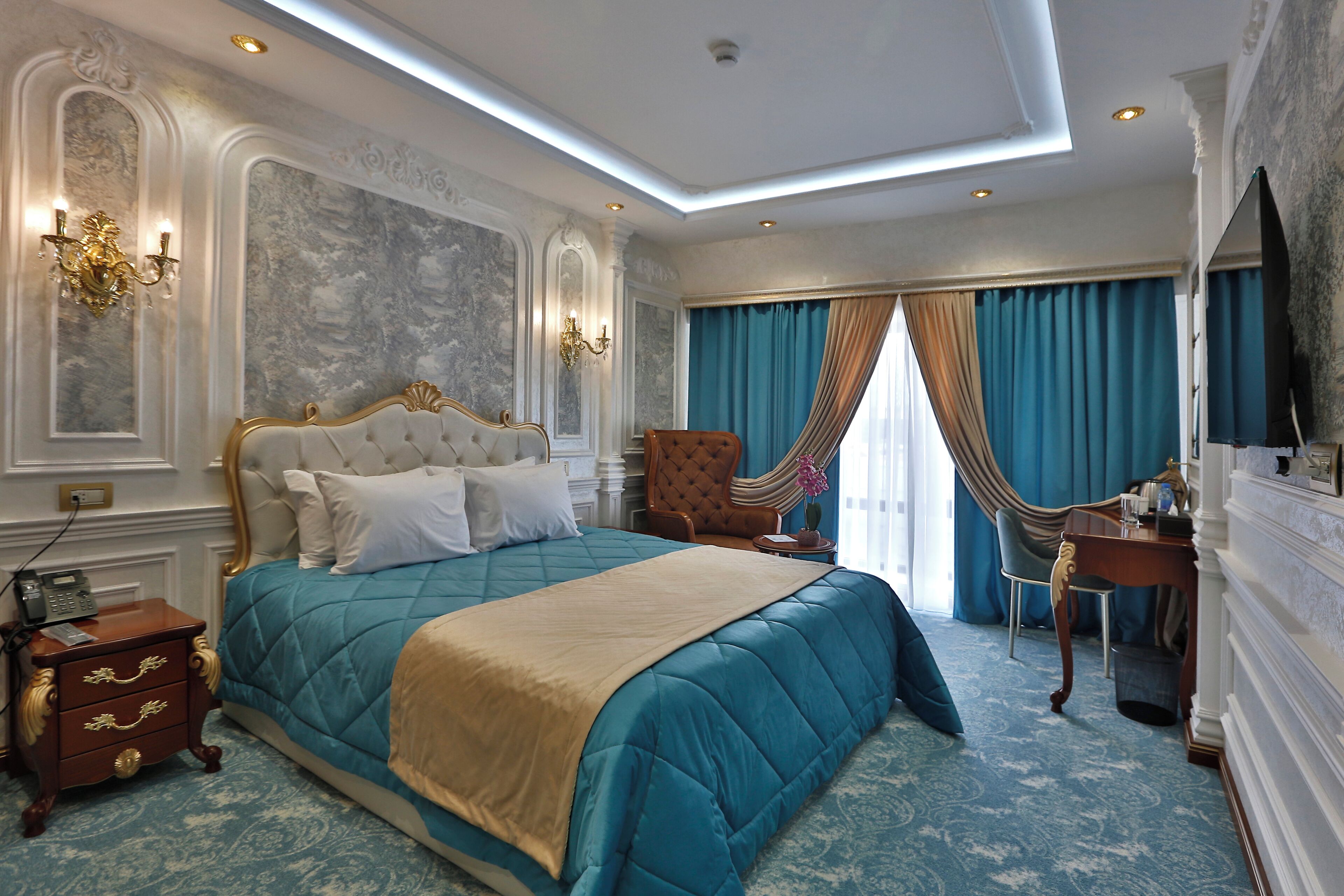 Standard Room | Down duvets, Select Comfort beds, minibar, desk