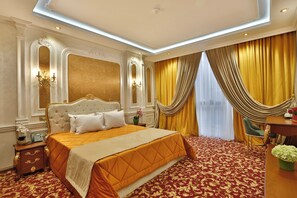 Desk, laptop workspace, free WiFi - Alermo Hotel (Baku)