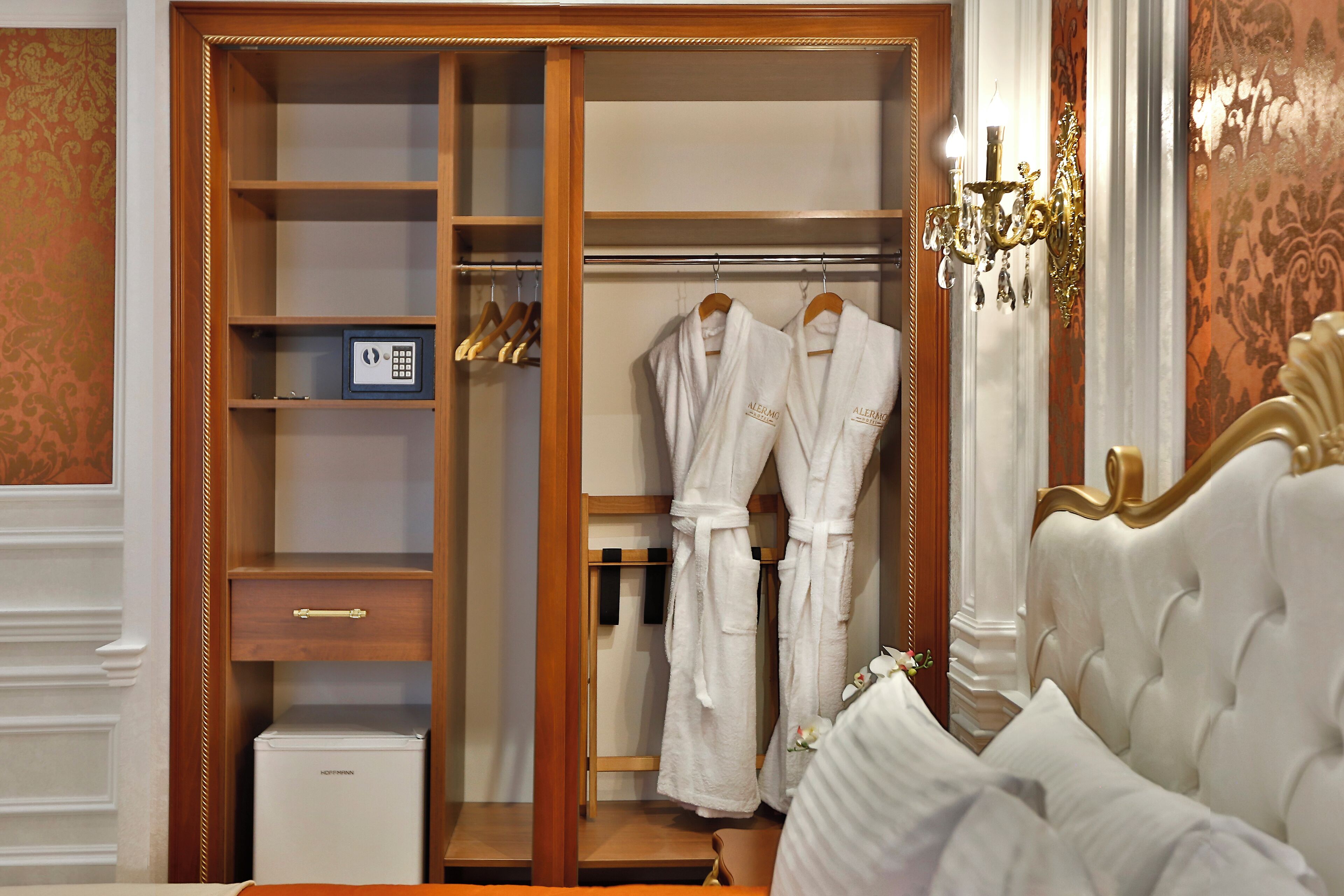 Desk, laptop workspace, free WiFi