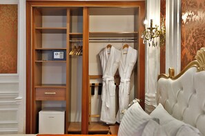 Habitació estàndard, 1 llit de matrimoni | Escriptori, espai de treball apte per a portàtils i wifi gratuïta 