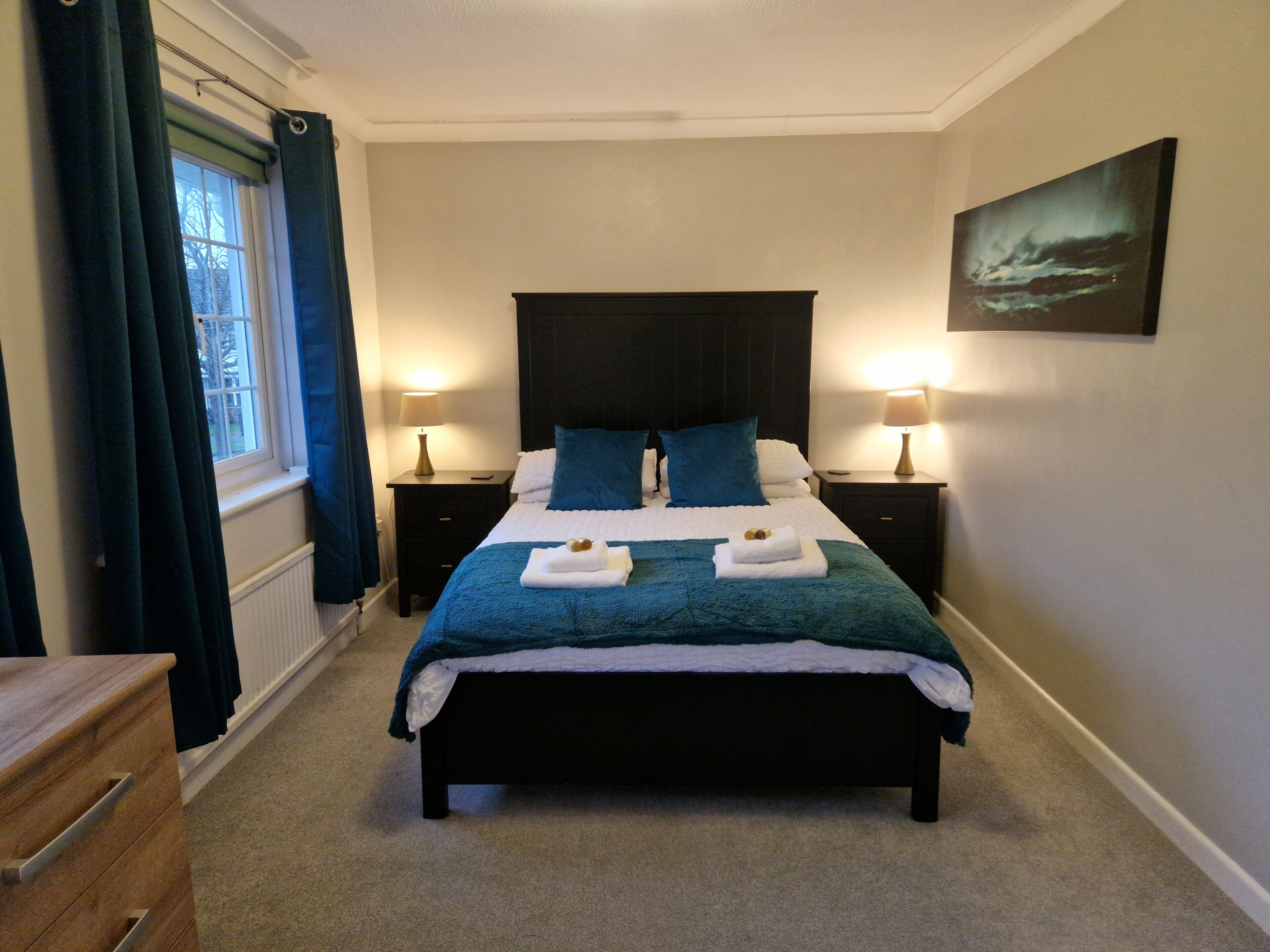 Strykejern/-brett, internettilgang og sengetøy