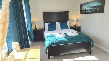 3 bedrooms, iron/ironing board, free WiFi, bed sheets