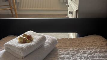 3 bedrooms, iron/ironing board, free WiFi, bed sheets