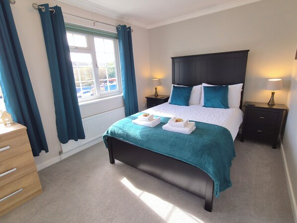 3 bedrooms, iron/ironing board, free WiFi, bed sheets