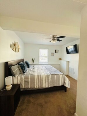 2 slaapkamers, een strijkplank/strijkijzer, wifi, beddengoed