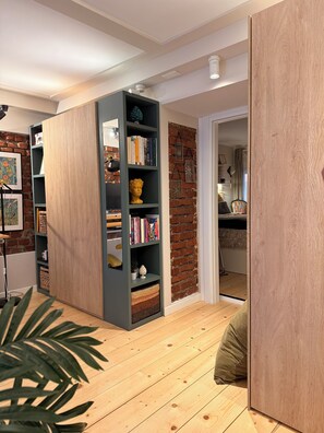 Interior - Stylish NoLo Loft: Workstation in 1910 Charm (Milano)