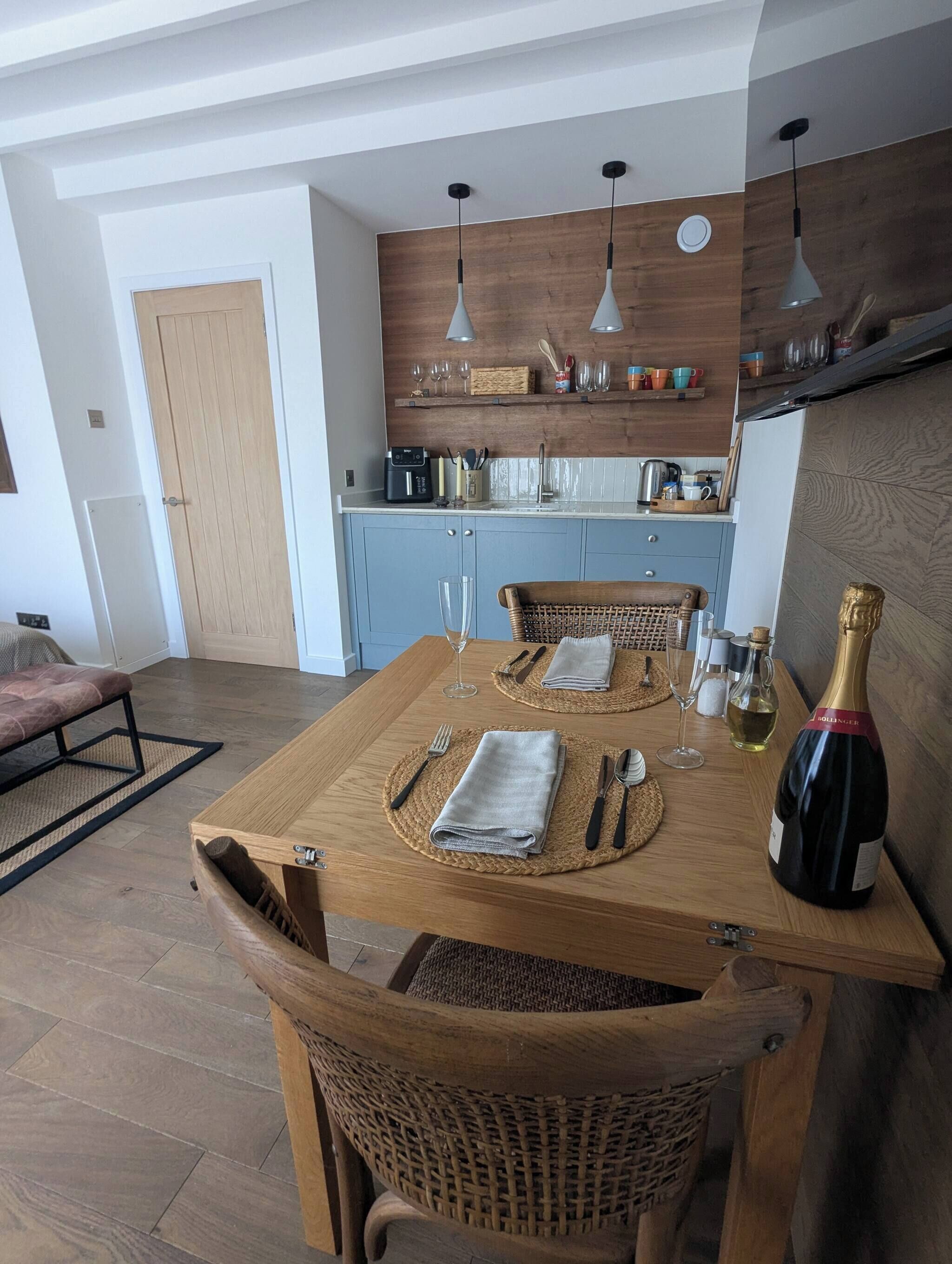 Apartment, 2 Bedrooms, Accessible, Balcony | Interior