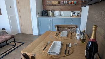 Apartment, 2 Bedrooms, Accessible, Balcony | Interior