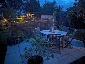 Terrace/patio - Stylish New Apartment in Central Seaview - 5 Star Comfort! (Seaview)