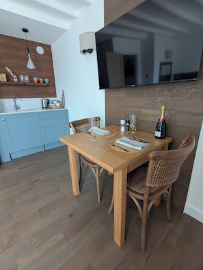 Appartement, 2 chambres, accessible aux personnes à mobilité réduite, balcon | Restauration
