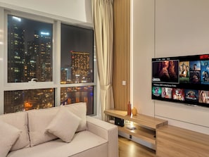 Living area - Luxury Waterfront View with Ain Dubai (Dubai)