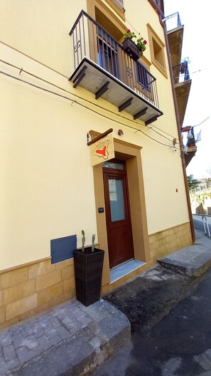 Exterior detail - Cantunera Sicilian Room-apartment for 2/4 people in the center of Piazza Armerina (Piazza Armerina)