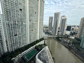 Exterior - Acqua Novotel Suites w/ Rockwell View (Mandaluyong City)