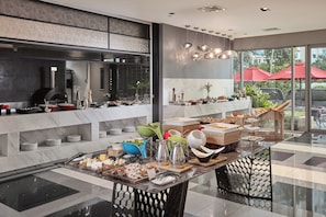 Dining - Premier Suite Novotel Acqua w/ Bathtub City View (Mandaluyong City)