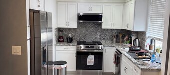 Beautiful 2 bedroom 2 bathroom townhome with AC Los Angeles, Canoga Park