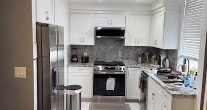 Beautiful 2 bedroom 2 bathroom townhome with AC Los Angeles, Canoga Park