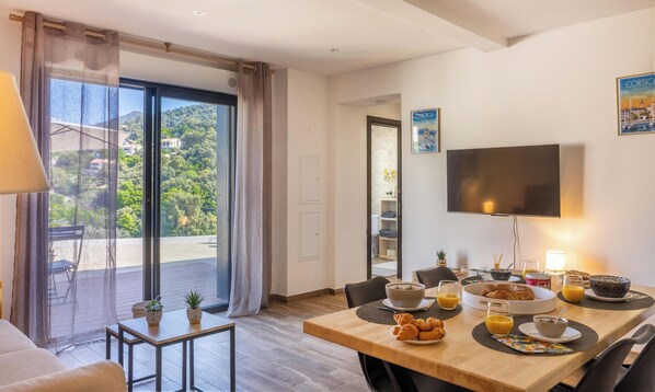 Dining - Air-conditioned Casa di Castagni near Saint Florent (OLETTA)