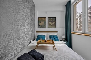 Iron/ironing board, WiFi, bed sheets - Muranów Apt - Metro, Top Location - by Rentujemy (Warszawa)
