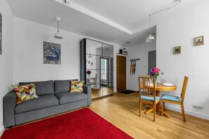 TV - Muranów Apt - Metro, Top Location - by Rentujemy (Warszawa)