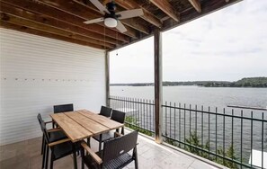 Outdoor dining - Sunset Hideaway near Bagnell Dam (Lake Ozark)