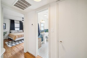 2 soverom, strykejern/-brett, wi-fi (inkludert) og sengetøy