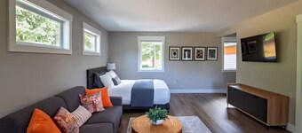 Cozy modern studio apartment in quiet Ridgefield with AC