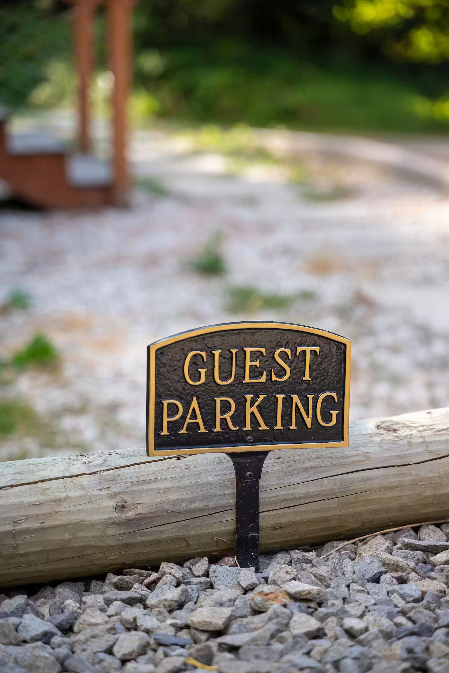 A sign indicating guest parking.