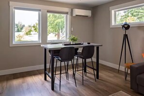Dining - Cozy modern studio apartment in quiet Ridgefield with AC (Ridgefield)