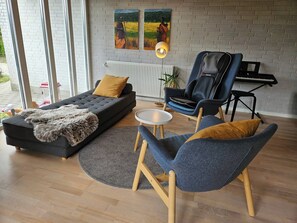 Villa, 3 habitaciones, accesible para personas con discapacidad, terraza | Zona de estar | Libros