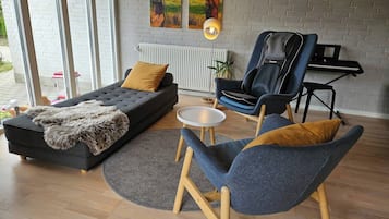 Villa, 3 Bedrooms, Accessible, Terrace | Living area | Books