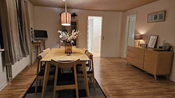 Villa, 3 Bedrooms, Accessible, Terrace | Dining room