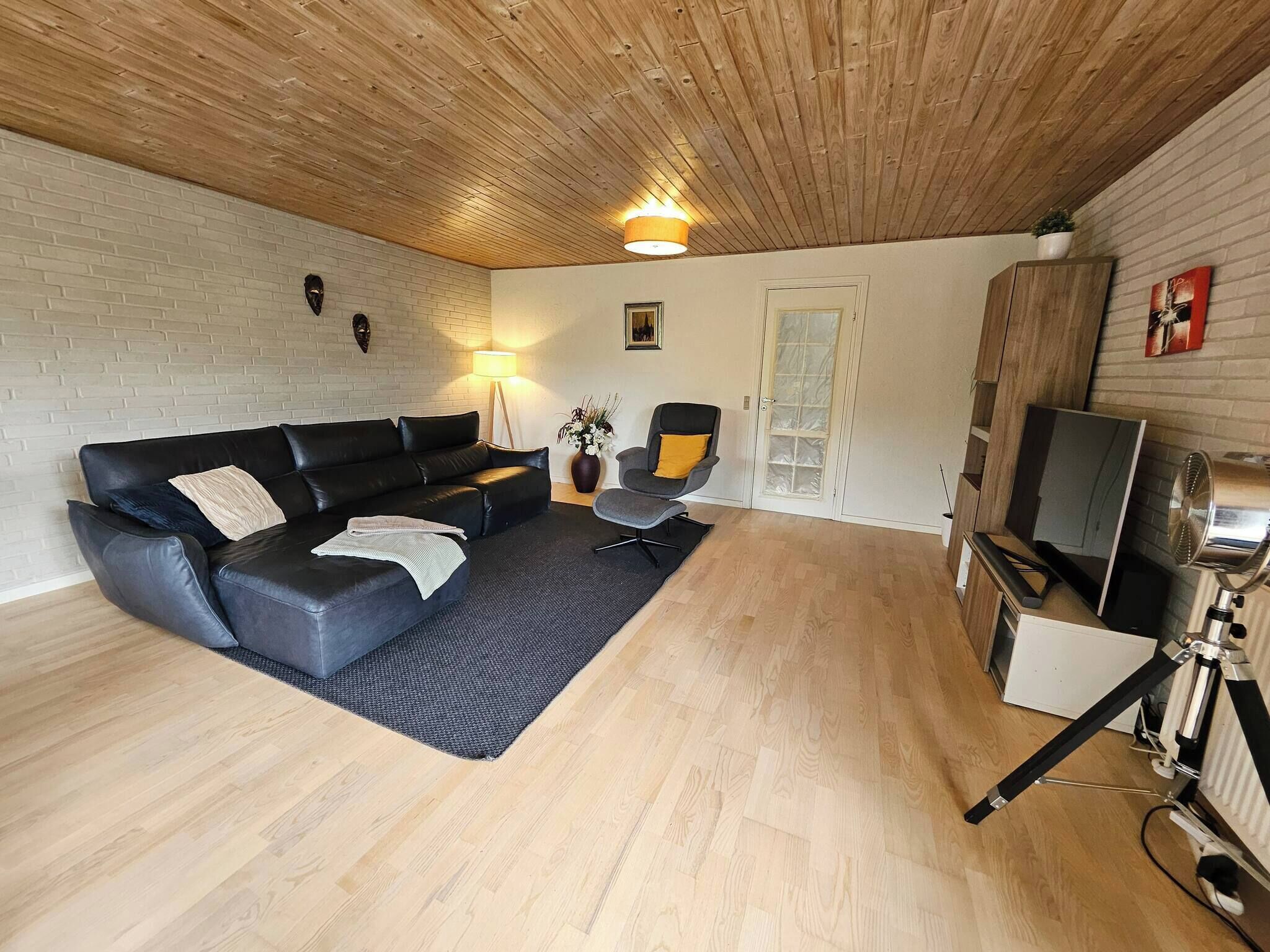 Villa, 3 Bedrooms, Accessible, Terrace | Living area | Books