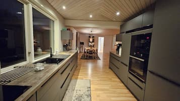 Villa, 3 Bedrooms, Accessible, Terrace | Interior