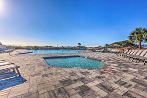 Outdoor pool - Relaxing Villa on Hilton Head Island Perfect Beach, Pool and Amenities on site🏖👌 (Hilton Head Island)