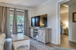 Smart TV - Relaxing Villa on Hilton Head Island Perfect Beach, Pool and Amenities on site🏖👌 (Hilton Head Island)