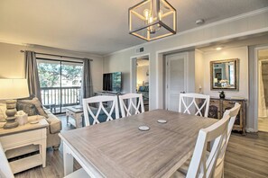 Smart TV - Relaxing Villa on Hilton Head Island Perfect Beach, Pool and Amenities on site🏖👌 (Hilton Head Island)