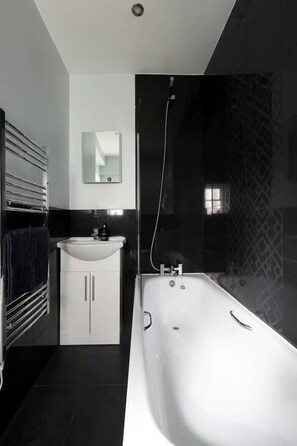 Hair dryer, towels, soap, toilet paper - Free parking fast WiFi studio (Brighton and Hove)