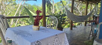 ACONCHEGO ATLÂNTIC is located 9km (15 minutes by car) from the center, come and relax.